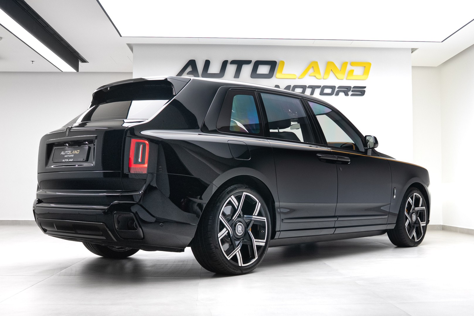 2025 GCC ROLLS ROYCE CULLINAN BLACK BADGE. PICNIC SEATS.WARRANTY AND SERVICES